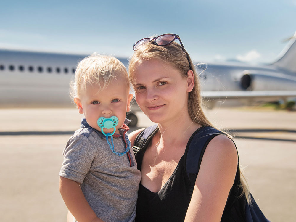 Conselhos para viajar de avião com bebés