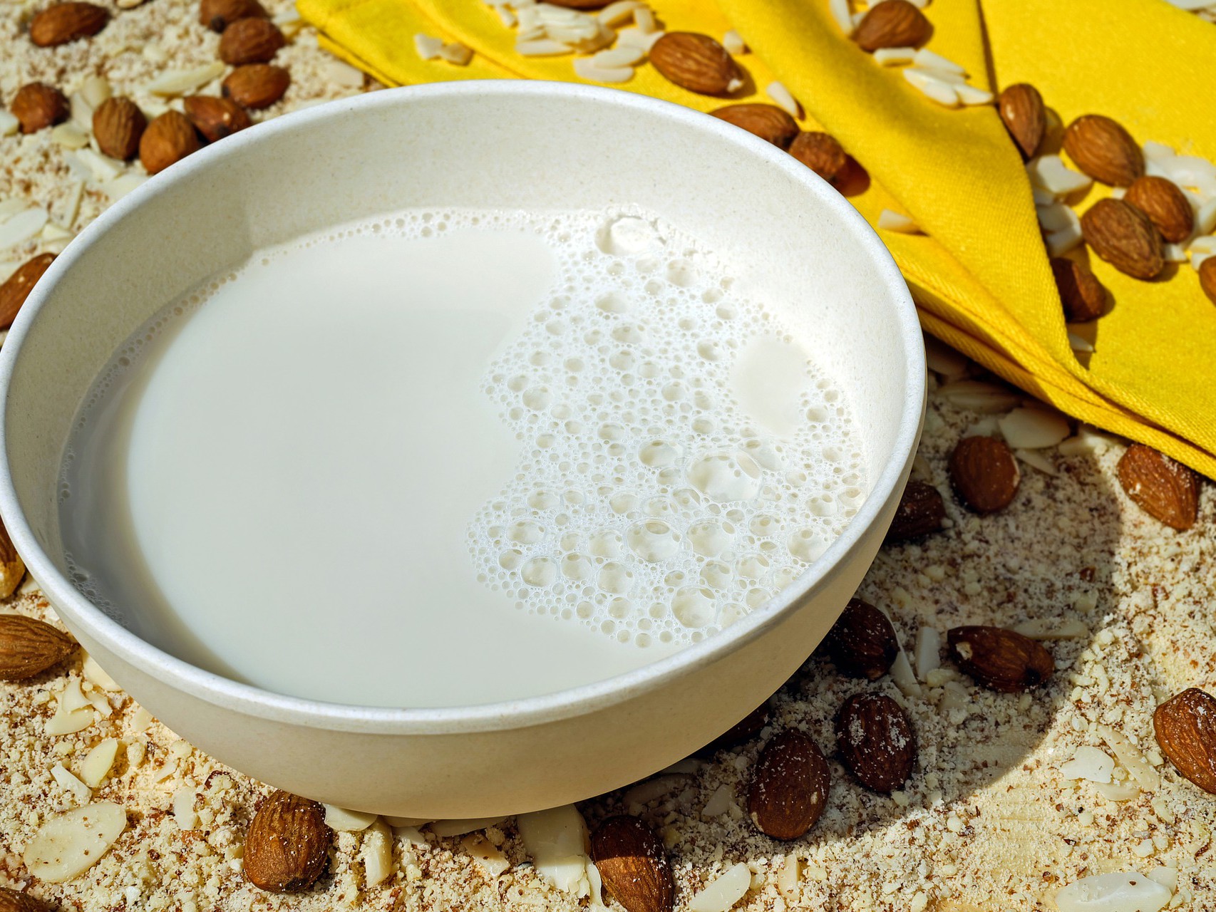 bowl_of_almond_milk